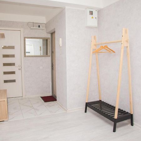 2 Rooms Luxury Apartment On Shkilna 34 Street Zaporizhia Exterior foto