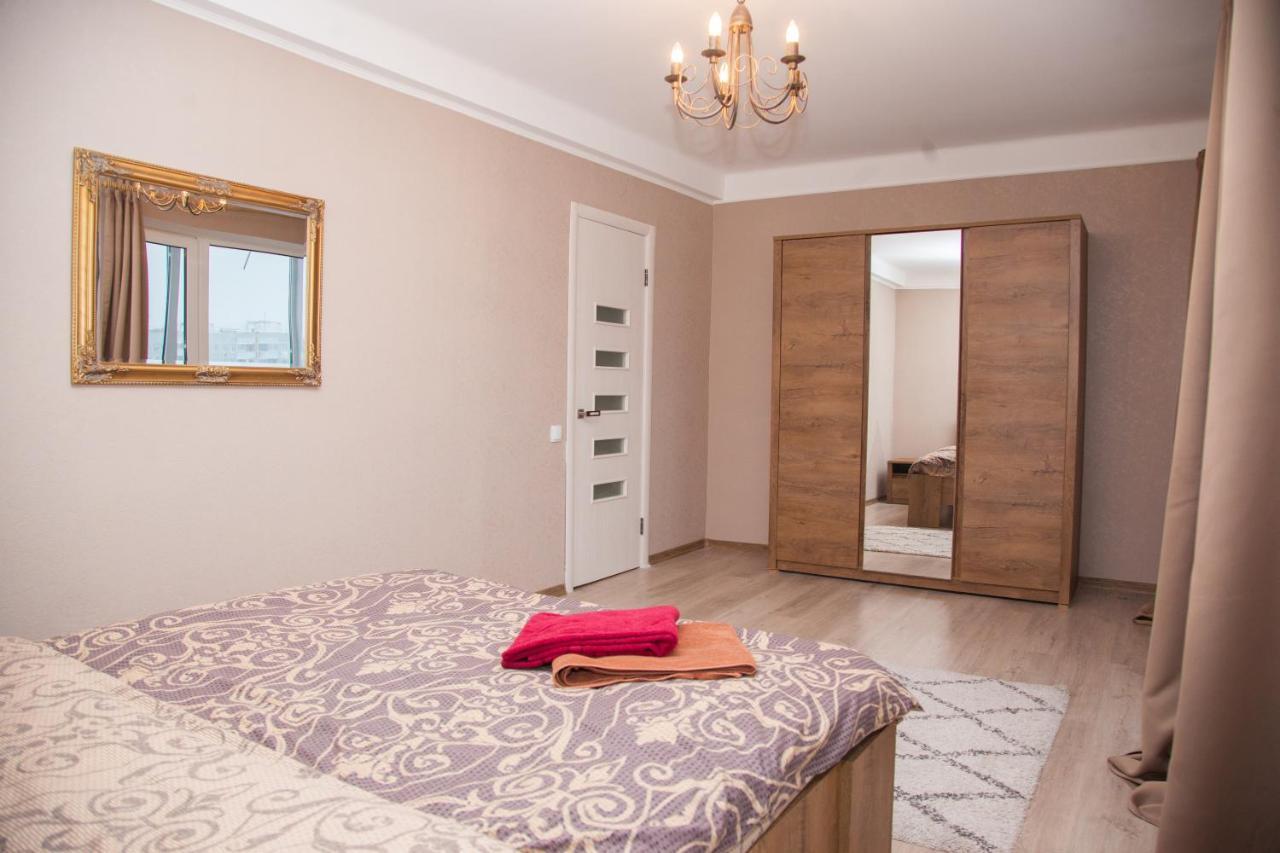 2 Rooms Luxury Apartment On Shkilna 34 Street Zaporizhia Exterior foto